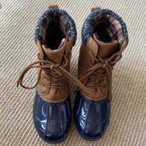 LAST CHANCE NWOT Size 6 Duck boots